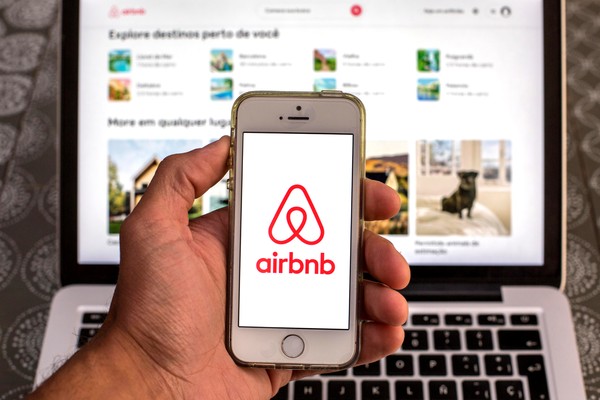 airbnb-celular-computador